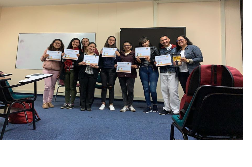  Actividad de grupo de estudiantes de Linceniatura para la primera infancia 